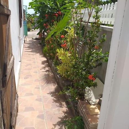Maison Creole Chaleureuse Avec Stationnement Le Gosier  Luaran gambar