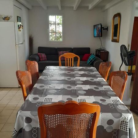 Maison Creole Chaleureuse Avec Stationnement Le Gosier  Luaran gambar