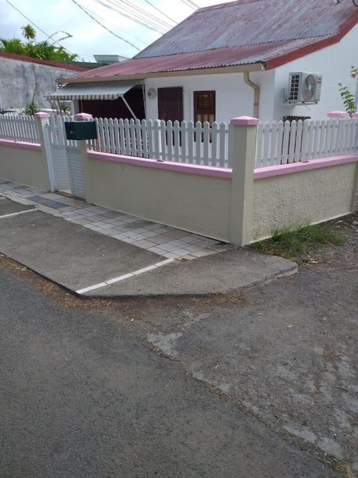 Maison Creole Chaleureuse Avec Stationnement Le Gosier  Luaran gambar